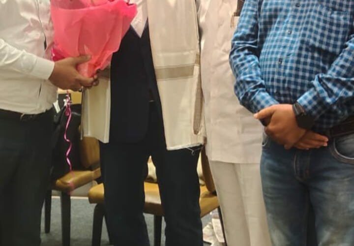 Welcoming & Honouring ITF General Secretary of London Steve Cotton in Mumbai in January 2023